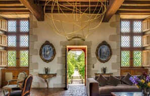 المنشأة من الداخل