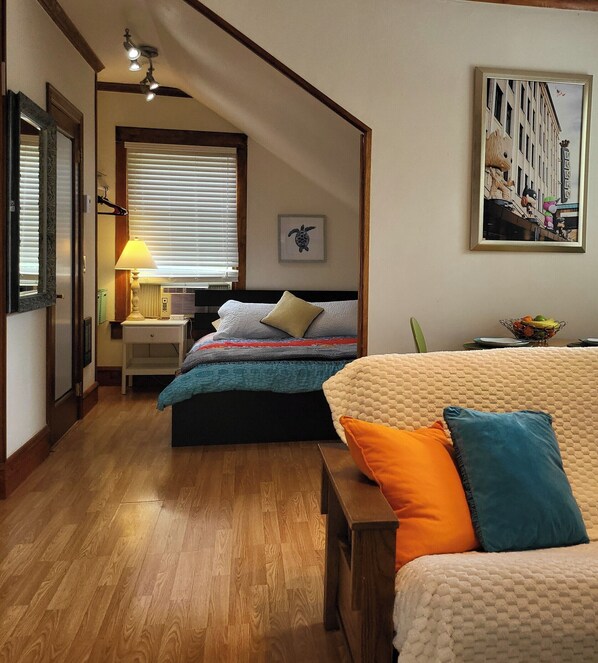 Iron/ironing board, free WiFi, bed sheets