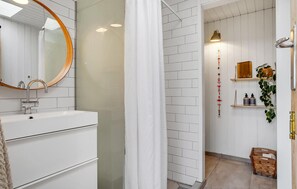 Shower - 3 bedroom stunning home in Sjølund (Sjølund)