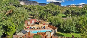 Welcome! Pool - Hot Tub - Breakfast -Farm -Cabin -Views -Quiet Side Zion -Bryce