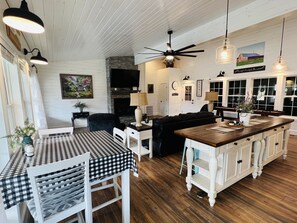 Dining - Charming Red Barn-Unique Couples Getaway-Fire Pit-Mountain View (Dandridge)