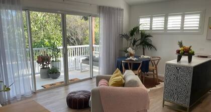 Lil Sass on Sassifras - stylish one bedroom apartment, walk to beach