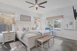 2 bedrooms, iron/ironing board, travel crib, free WiFi - 30A Beach Cottage - Steps to Beach, Newly Remodeled Bathrooms (Santa Rosa Beach)