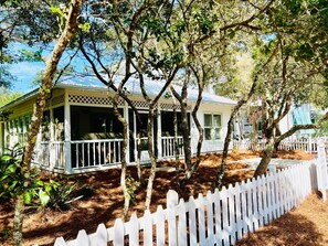 Exterior - 30A Beach Cottage - Steps to the Beach! (Santa Rosa Beach)