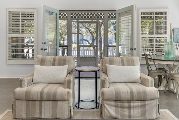 Smart TV - 30A Beach Cottage - Steps to the Beach! (Santa Rosa Beach)