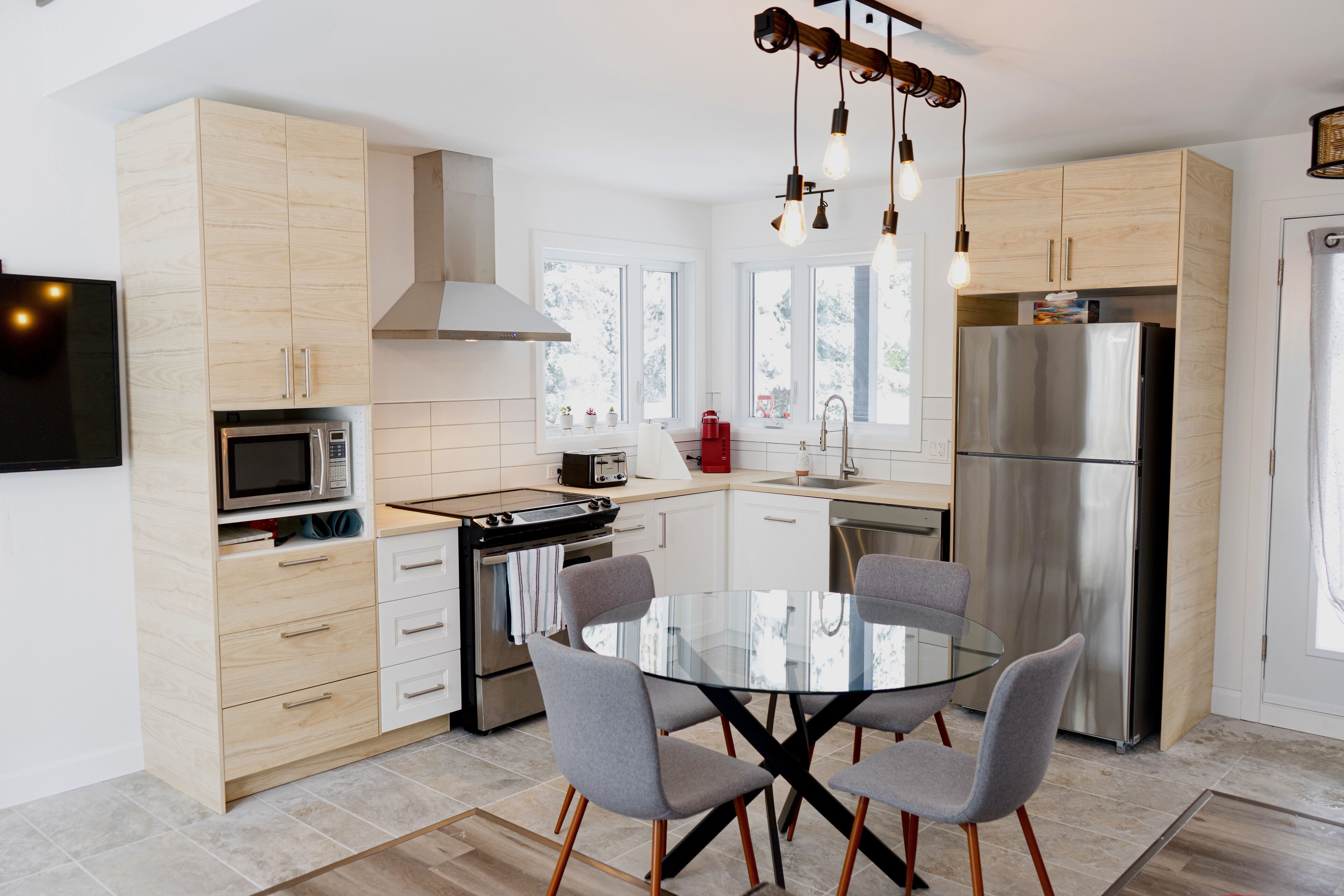 Frigorífic, microones, placa de cuina i rentaplats 