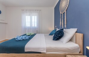 3 chambres, fer et planche à repasser, lit de bébé portatif