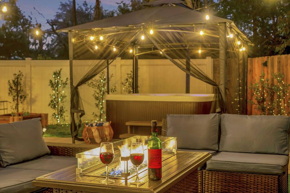 Hot tub\/Firepit\/Arcades\/Centrally located in LA