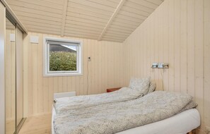 3 bedrooms, free WiFi - Nice home in Beder with kitchen (Beder)