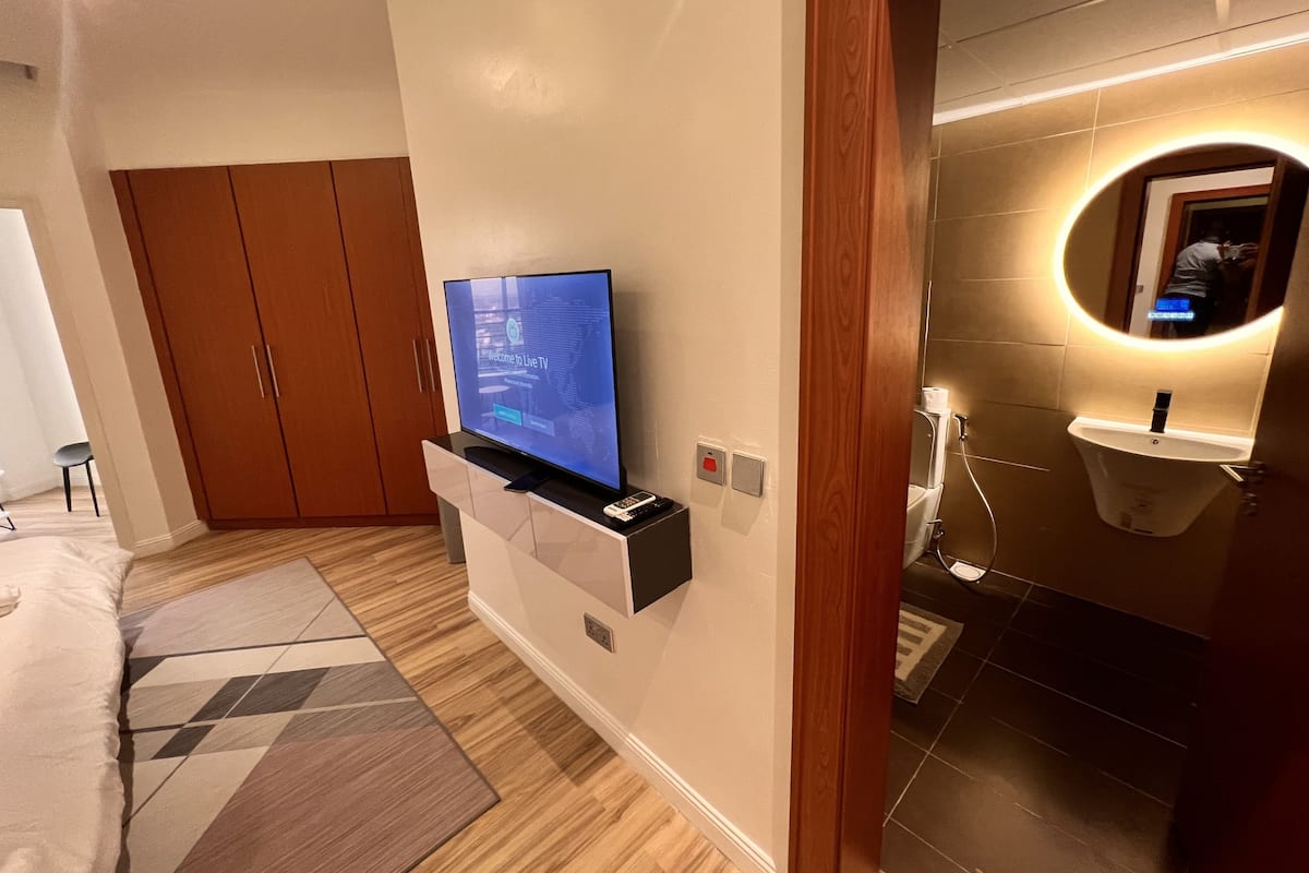 2 bedrooms, premium bedding, individually furnished, desk