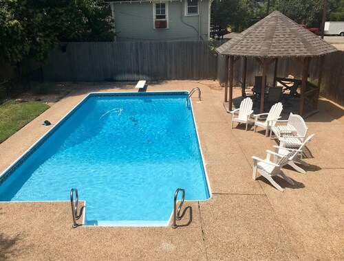 Poolhouse studio, historic neighborhood