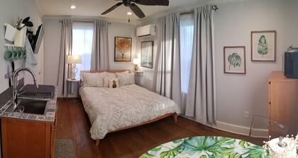 Poolhouse studio, historic neighborhood