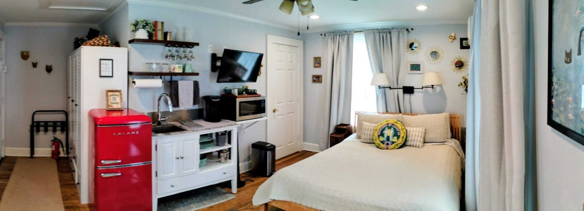 1 bedroom, desk, iron/ironing board, WiFi (free)