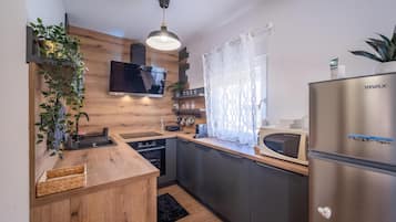 Geladeira, fogão, cooktop, lava-louças