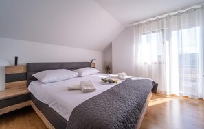 3 Schlafzimmer, Reisekinderbett, kostenloses WLAN, Bettwäsche