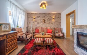 Smart TV, fireplace, foosball, stereo