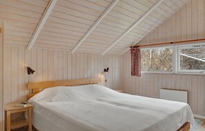 3 bedrooms, travel crib, free WiFi