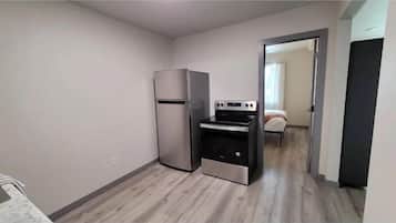2 bedrooms, travel crib, free WiFi, bed sheets