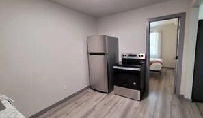 2 bedrooms, travel crib, free WiFi, bed sheets