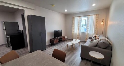 Bison Loft in Downtown Custer, Sleeps 4