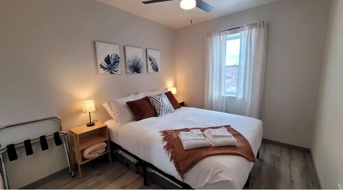 Bison Loft in Downtown Custer, Sleeps 4