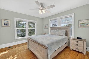 6 chambres, coffre-fort, bureau, fer et planche à repasser