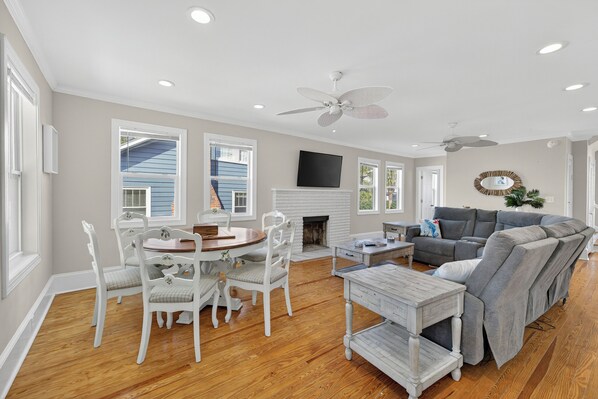 Téléviseur connecté, jeux vidéo, table de baby-foot, imprimante