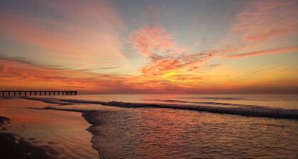 Renovated Oceanview House;10sec walk to beach; 2min walk to bars, food, shops!