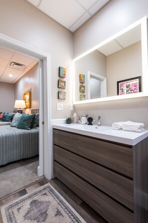 6 Schlafzimmer, Bügeleisen/Bügelbrett, Reisekinderbett, kostenloses WLAN