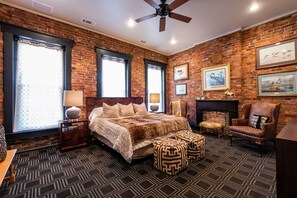 6 soverom, strykejern/-brett, reiseseng for barn og wi-fi (inkludert)