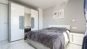 2 slaapkamers, een strijkplank/strijkijzer, gratis wifi, beddengoed