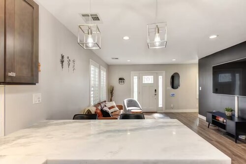 Charming Home, near beautiful park/tennis courts!