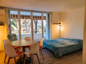 1 makuuhuone, silitysrauta/-lauta, ilmainen Wi-Fi, vuodevaatteet