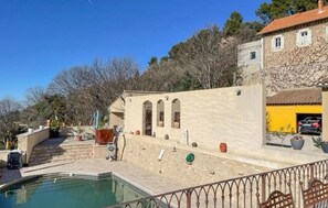 Pool - Nice home in La Roque-sur-Pernes (La Roque-sur-Pernes)