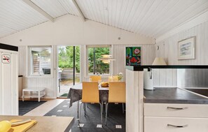 Dining - Stunning home in Fårvang with WiFi (Fårvang)