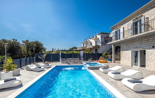 Nice home in Sucuraj with WiFi