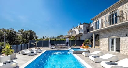 Nice home in Sucuraj with WiFi