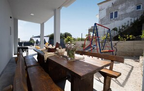 تناول الطعام بالخارج