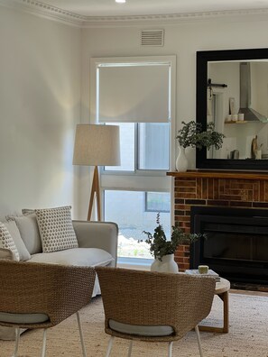 TV, books - Renovated home close to sports precinct, hospital and short walk to Albury CBD (East Albury)