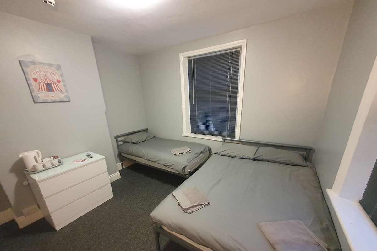 3 habitaciones, tabla de planchar con plancha y wifi gratis