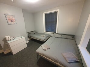 Economy Triple Room | Iron/ironing board, free WiFi - The Blackpool North (Blackpool)