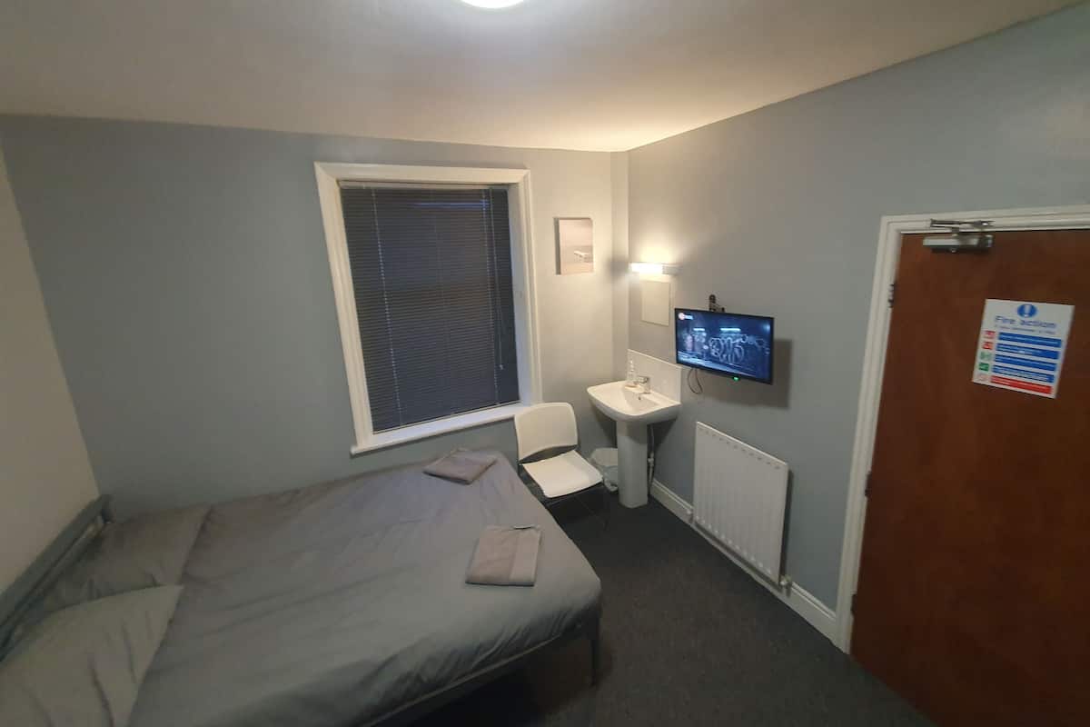 3 habitaciones, tabla de planchar con plancha y wifi gratis