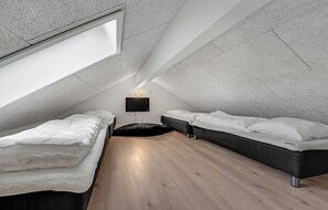 5 bedrooms, travel cot, free WiFi