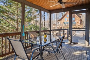 Outdoor dining - Spacious Lake Keowee Cabin with Boat Slip access (Seneca)