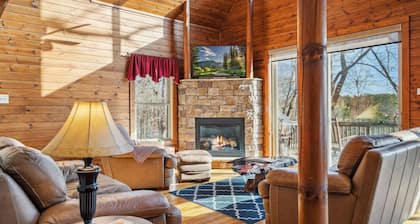 Serenity Lodge on Keowee with Boat Slip access