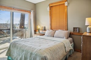 4 slaapkamers, een strijkplank/strijkijzer, gratis wifi, beddengoed