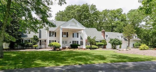 Beautiful Estate with Tennis Court and Swimming Pool