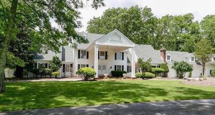 Beautiful Estate with Tennis Court and Swimming Pool
