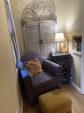 Interior - Gingerbread Retreat Rejuvenating Respite - Infrared Sauna - Yard (Crystal City)