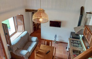 Televisión y chimenea